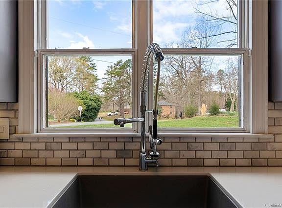 5th image of 441 Wilby Dr