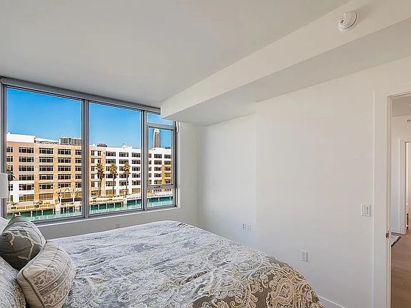 4th image of 1000 3rd St #2H