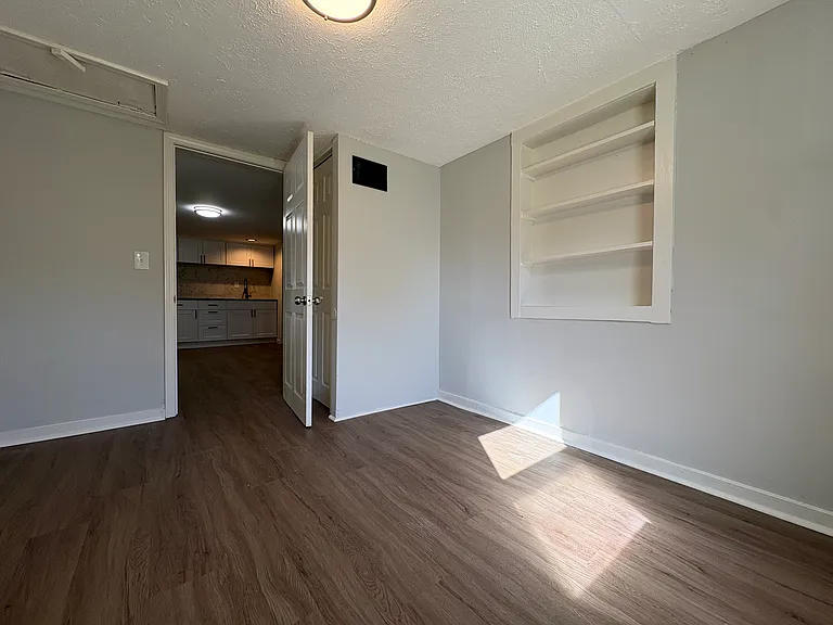 6907 Sylvania 4 Rd — Photo 11