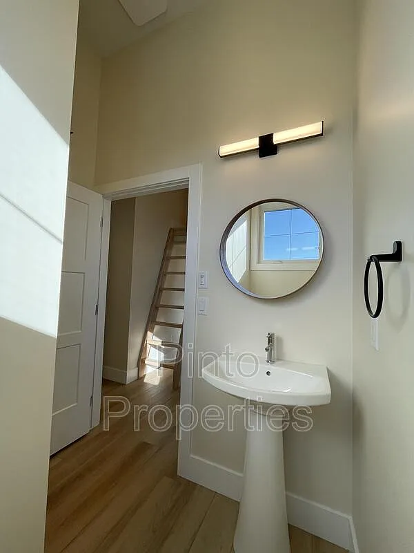 1 bed, 1.0 bath, 308 sqft, $1,400 — Photo 2