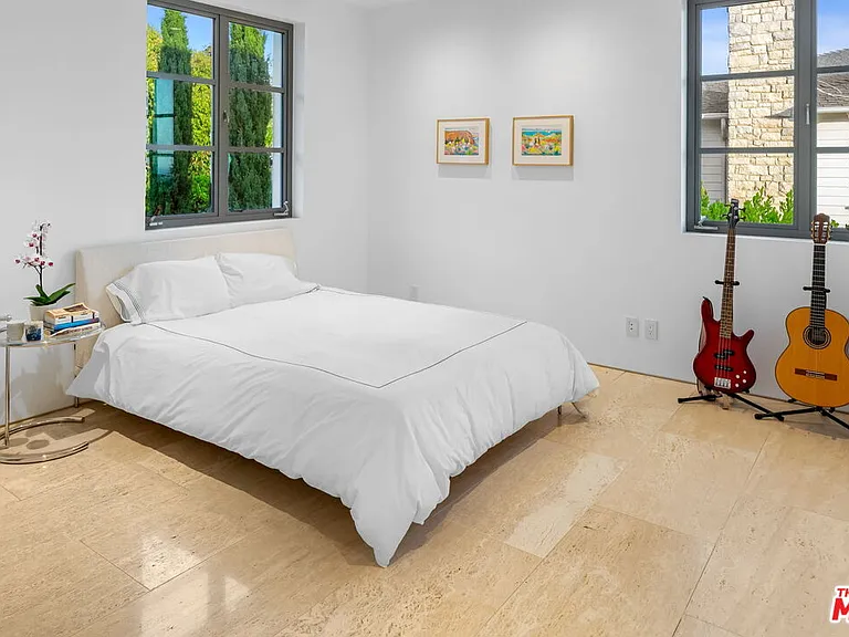 623 Alma Real Dr — Photo 35