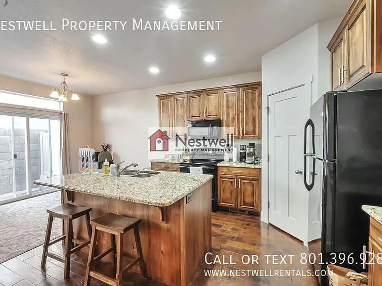 4159 N Fremont Dr — Photo 8