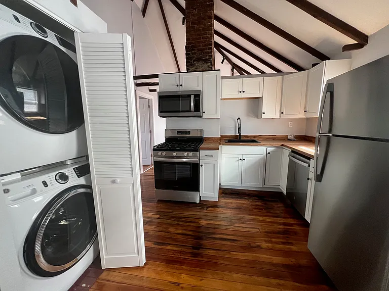 84 Vine St #3 — Photo 1