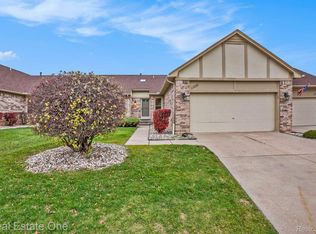 15595 Orchard Ridge Dr, Clinton Township, MI 48038