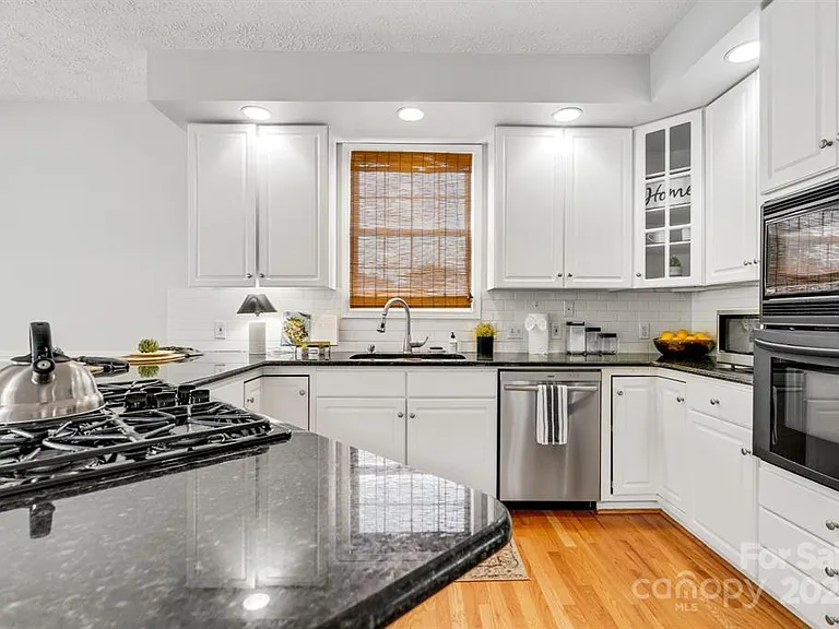 113 Caldonia Dr — Photo 16