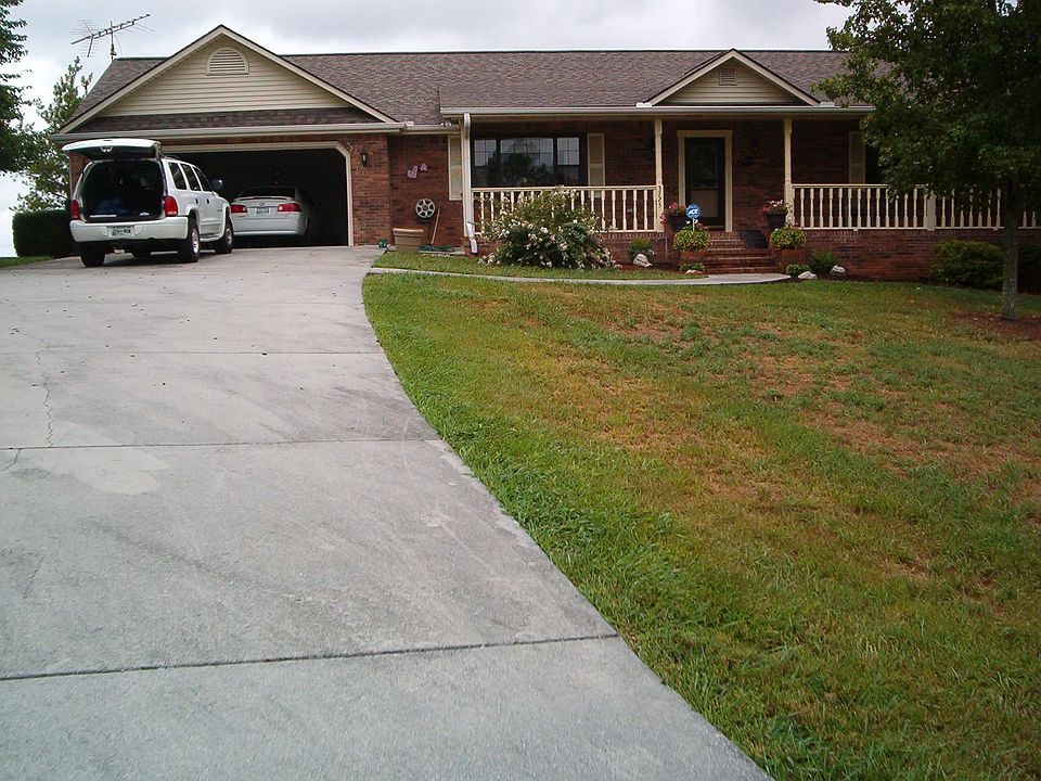 driveway about 300 ft in length