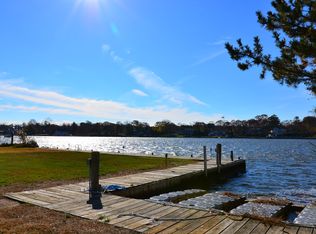 376 Shore Dr, Oakdale, NY 11769