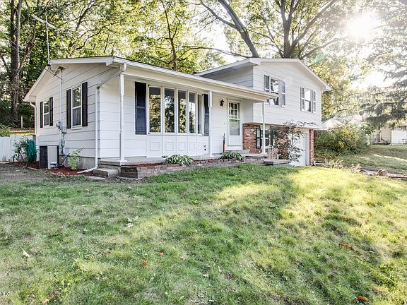 2nd image of 129 Harriet Ln