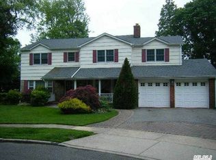 5 Hargale Ct, Rockville Centre, NY 11570