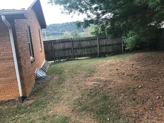 5th image of 1105 Clairmont Hts