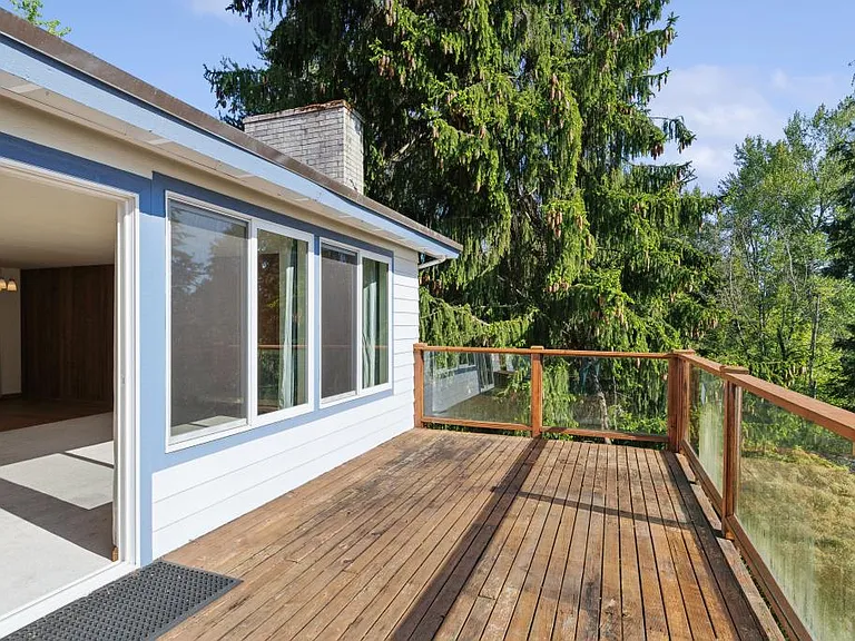 Spacious Deck