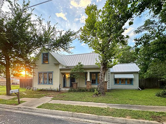 4th image of 200 E Brenham St