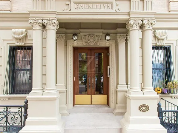 882 Union Street image 1 of 24