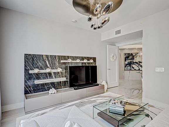 4th image of 3730 N Ocean Drive #9a