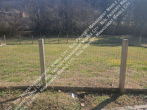 3rd image of 702 Dutch Valley Dr