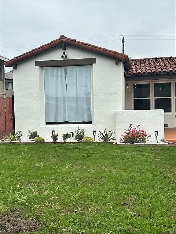 3 bed, 2.0 bath, 1095 sqft, $3,400 — Photo 2
