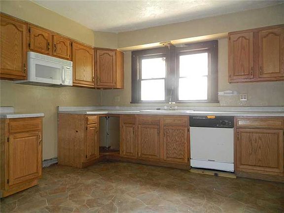 5th image of 516 E Mills Ave