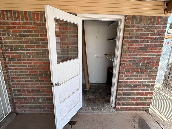 4th image of 5712 Tropicana Ave