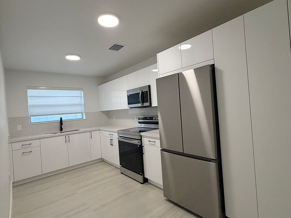 1st image of 20 W 37th St #2