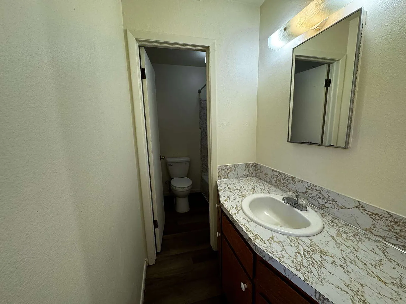 Studio, 1.0 bath, 500 sqft, $950 — Photo 3