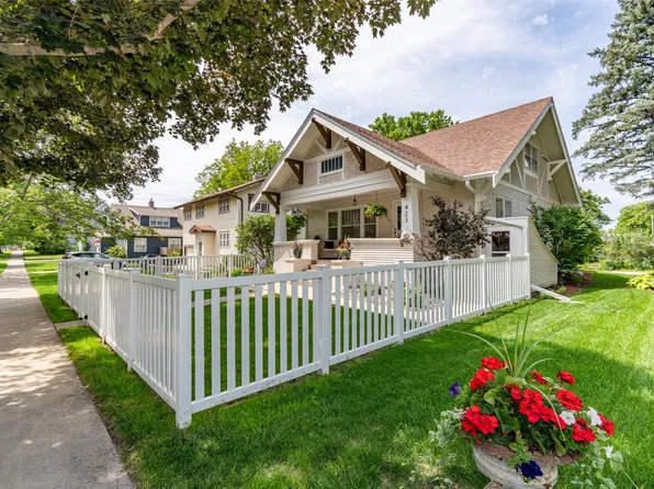 423 E Jefferson St, Winterset, IA 50273