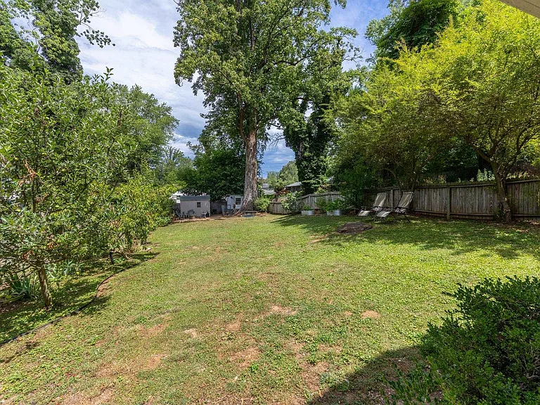 1415 Cherry Ave — Photo 34