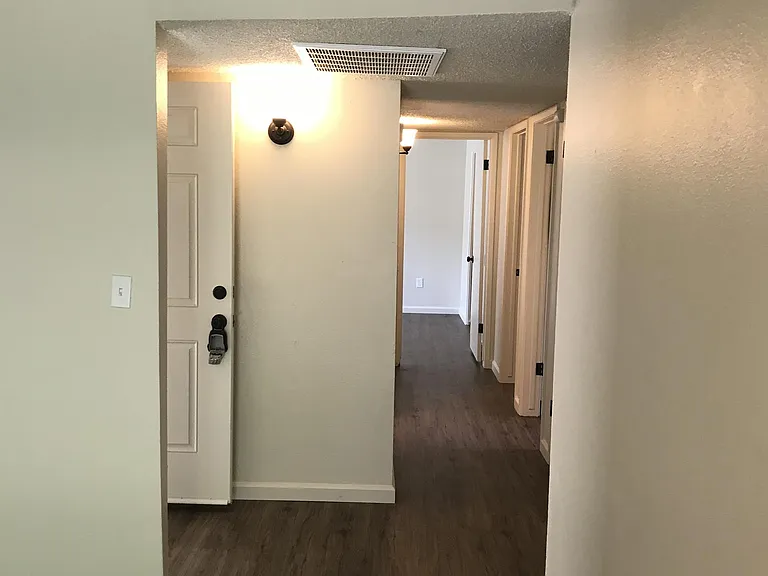 1339 E Rumble Rd — Photo 10