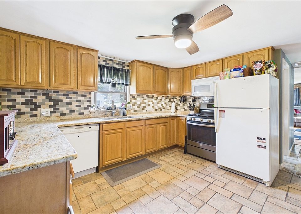 1st image of 12 Adams Dr