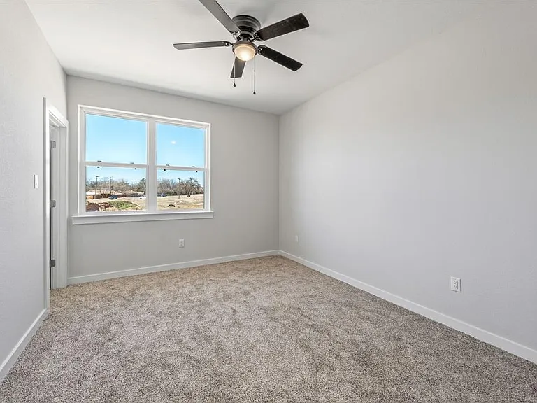 532 Galt Dr — Photo 11
