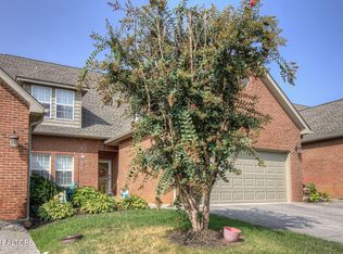 843 Meadow Walk Ln, Lenoir City, TN 37772