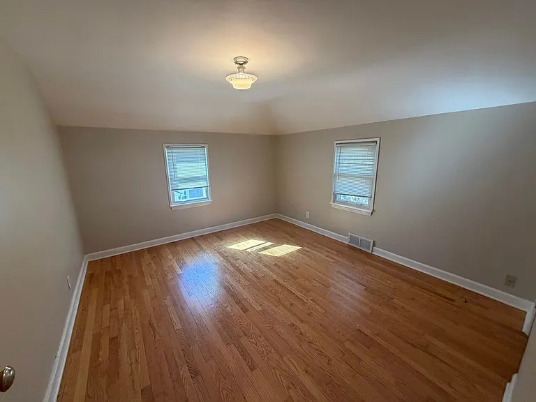 532 Gilbert Ave — Photo 8