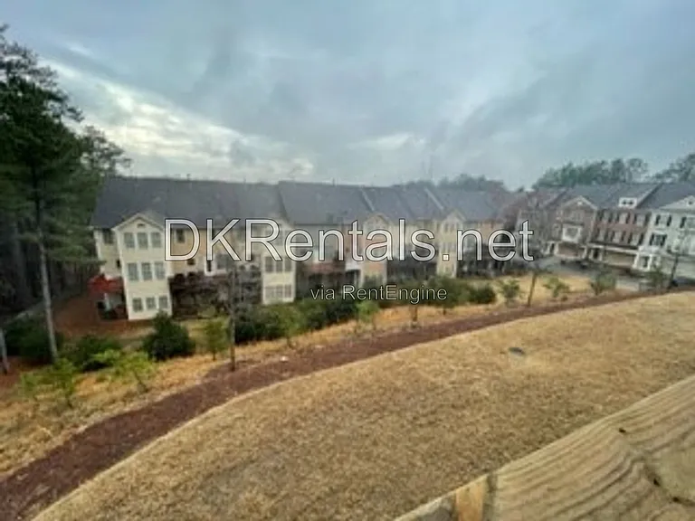 944 Hewitt Dr SE — Photo 8