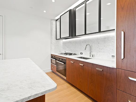 3rd image of 110 Charlton St #10B