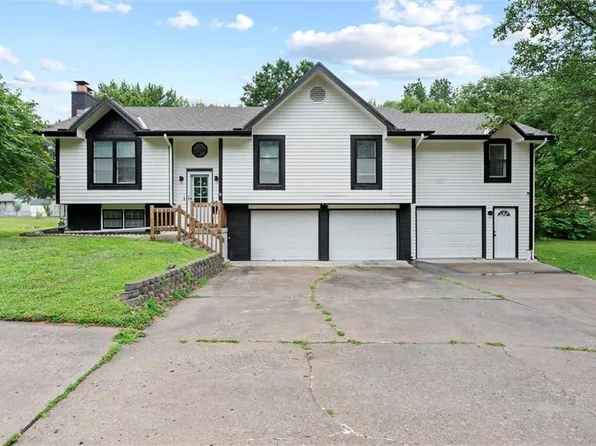 1101 S Liberty Dr, Liberty, MO 64068