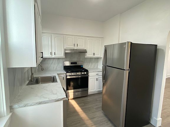 5th image of 52 Amherst Ave