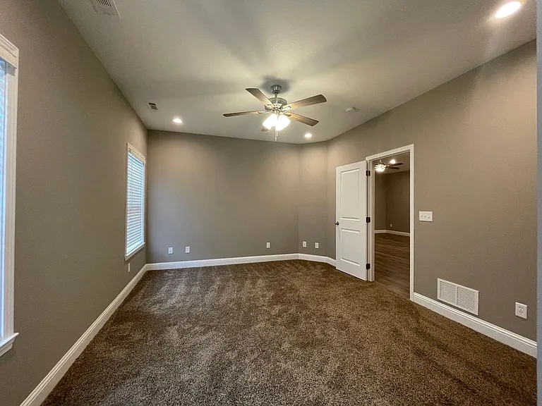 320 Deerfield Dr — Photo 12