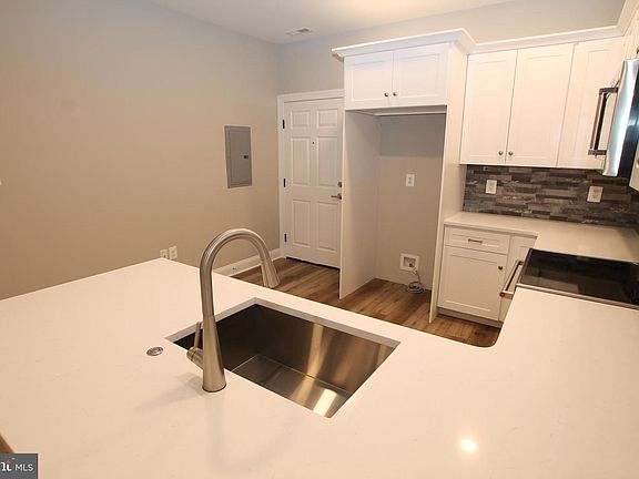 5th image of 301 Edgeboro Dr APT 1