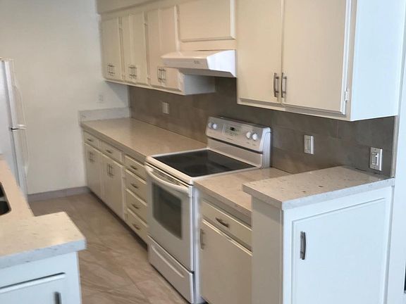 3rd image of 11810 Mayfield Ave #2X2-3400