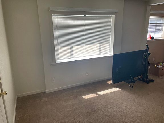 5th image of 302 Chamberlain Ave