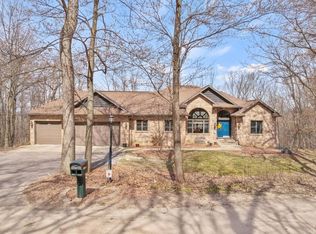 E11332 Dnera Vista Ct, Baraboo, WI 53913