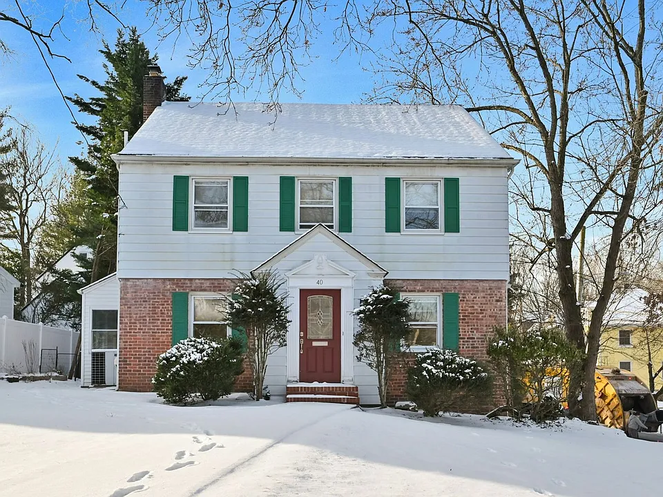40 E Clinton Ave