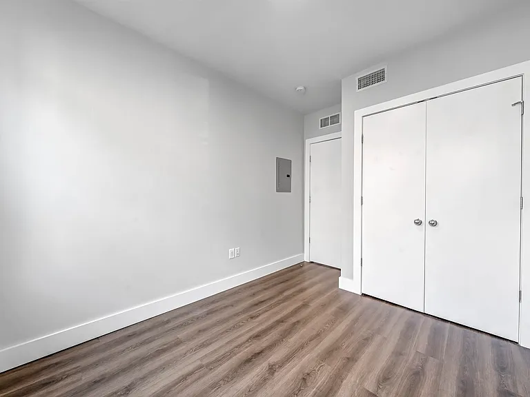 91 E 21st St #4 — Photo 5