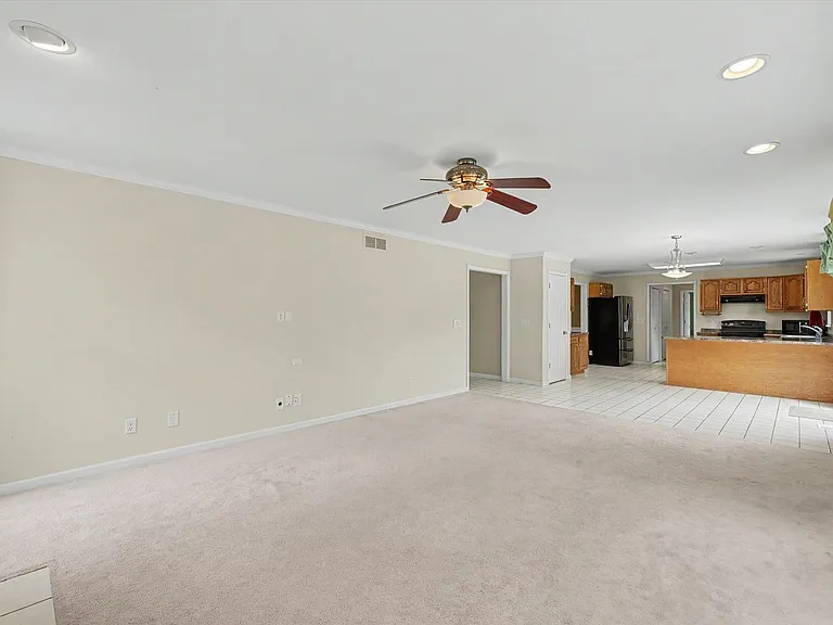 2401 Peppertree Pl — Photo 14