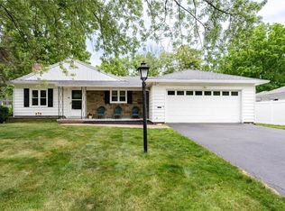 29 Carverdale Dr, Rochester, NY 14618