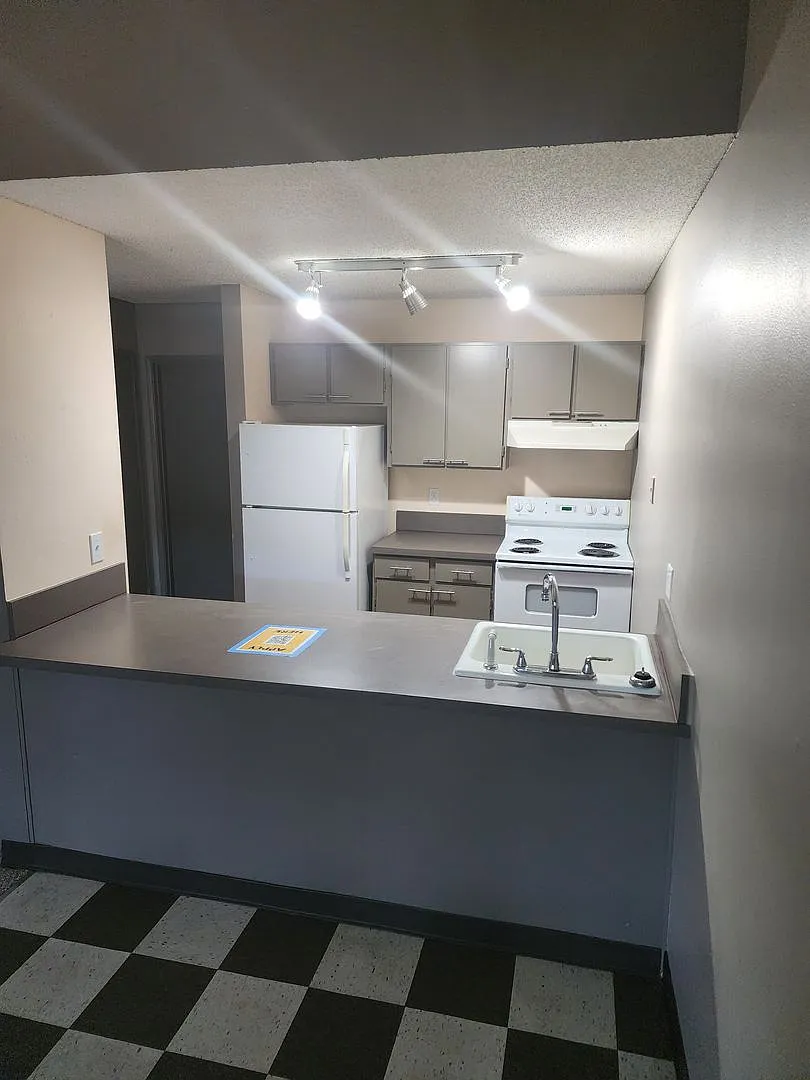 Bridgecrest Apartments — Photo 2