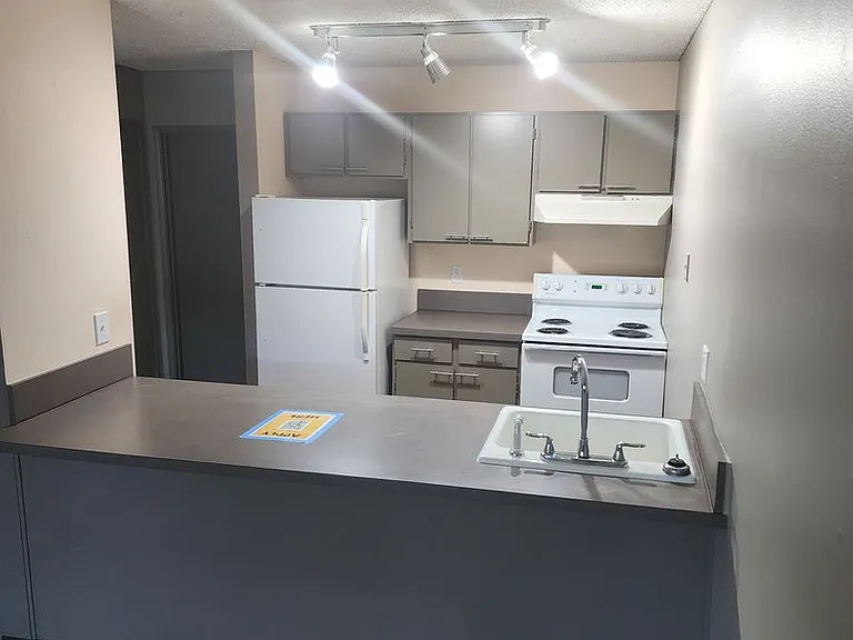 Bridgecrest Apartments — Photo 2