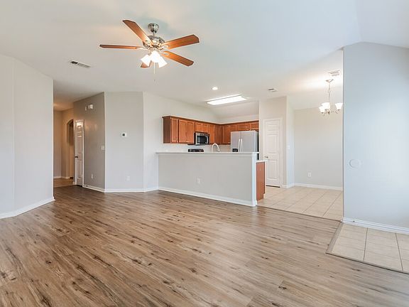 5th image of 713 Cedar Cove Dr