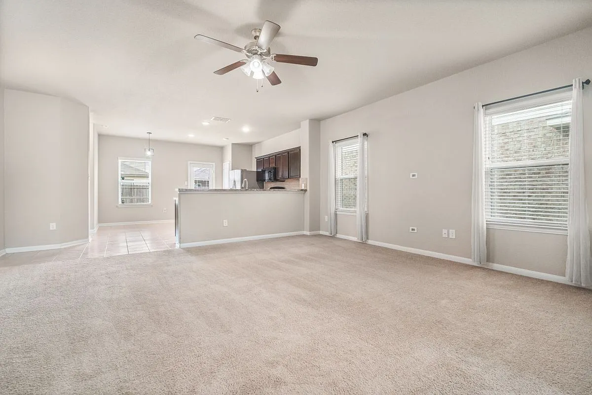 3 bed, 2.0 bath, 1601 sqft, $1,800 — Photo 3