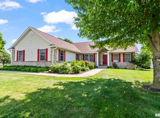 401 Cherry Cir, Williamsville, IL 62693