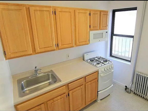 4th image of 164 Mott St APT 3B